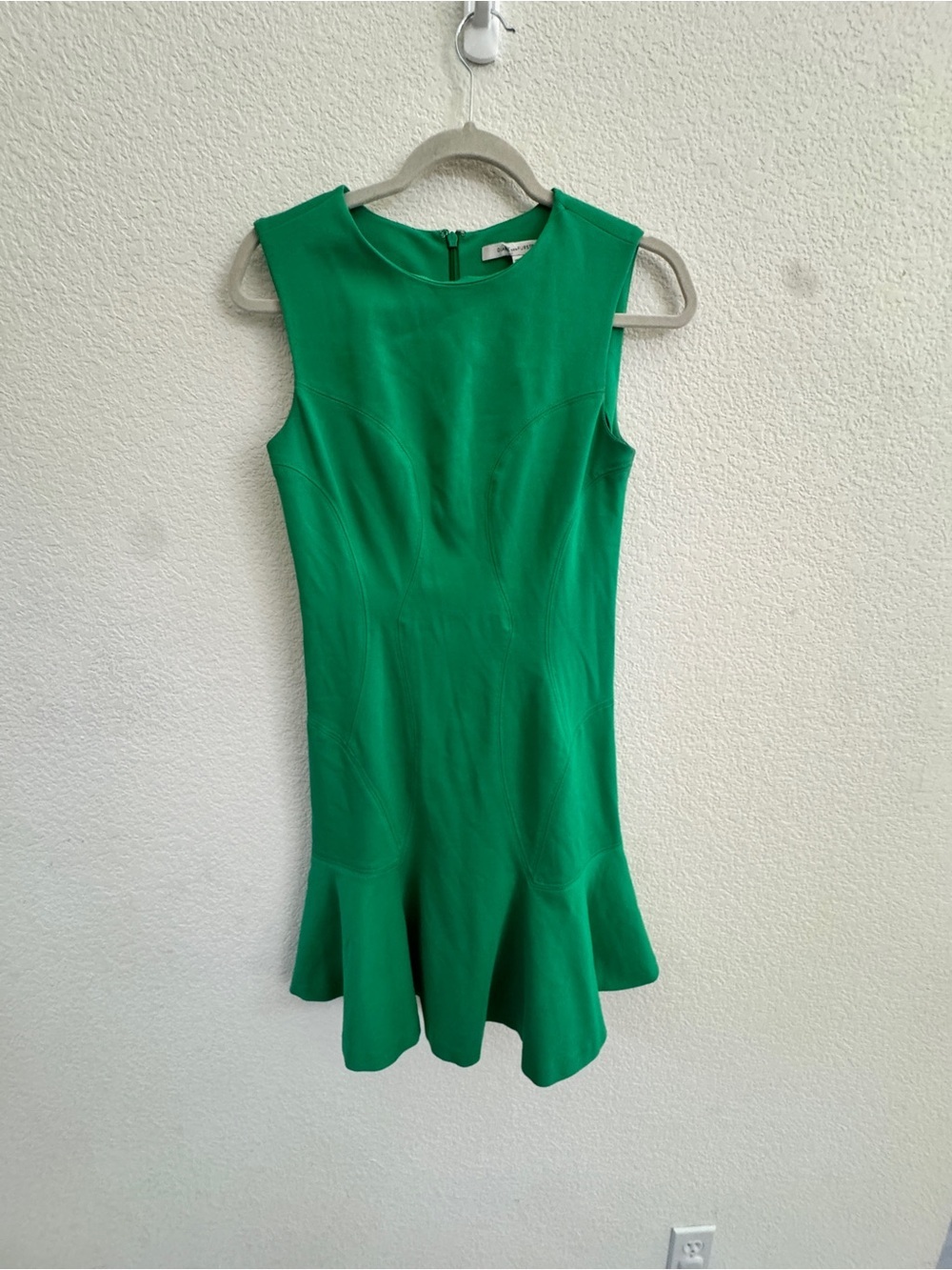 Diane von Furstenberg Jaelyn Sleeveless Green Flounce Hem Dress Size 2 - Picture 3 of 7